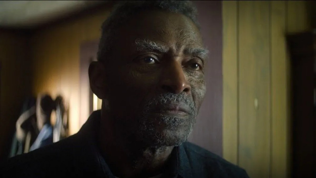 Carl Lumbly como Isaiah Bradley en El halcón y el soldado de invierno