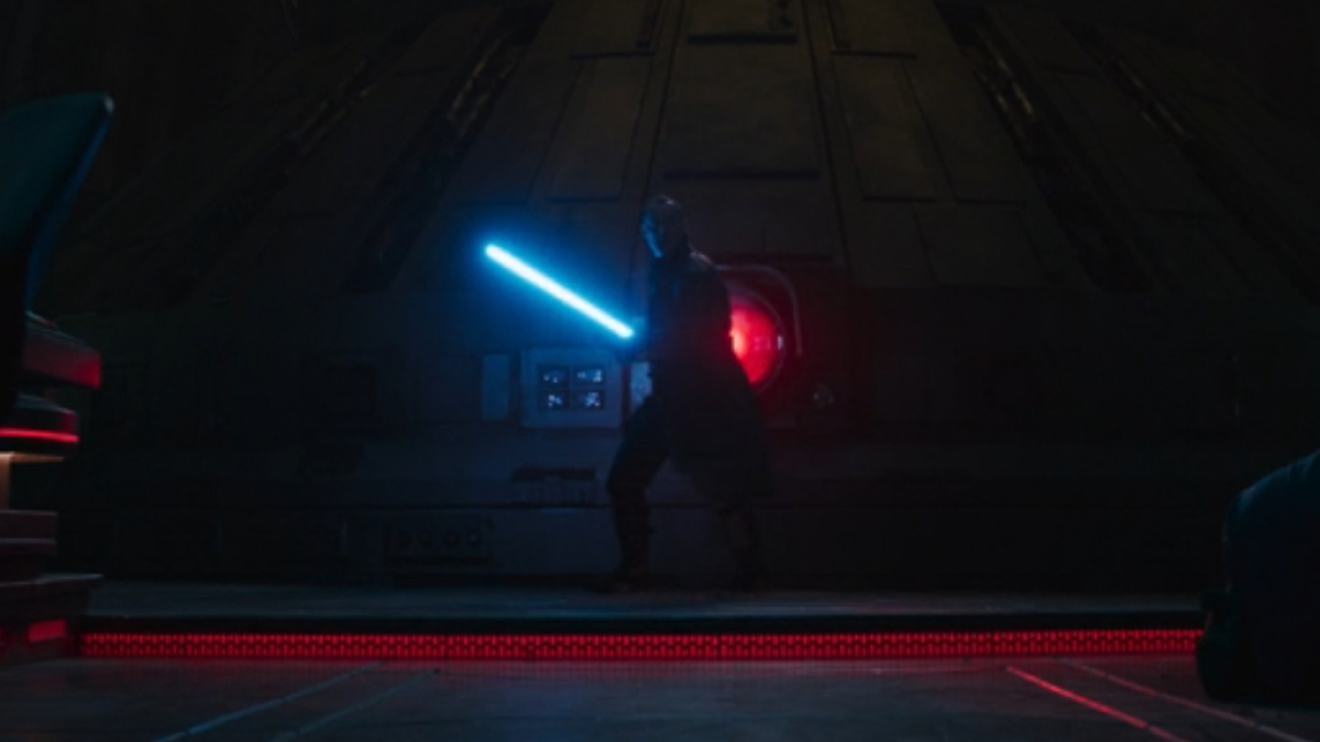 Jod Na Nawood empuñando su sable de luz azul en Star Wars: Skeleton Crew Episodio 8