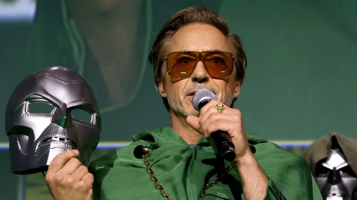 Robert Downey Jr. en un disfraz de Doctor Doom en SDCC 2024