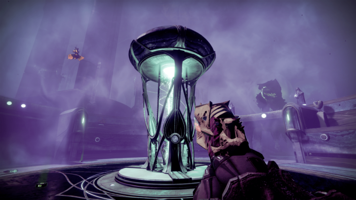 Un Guardián mirando al Blind Well en Destiny 2
