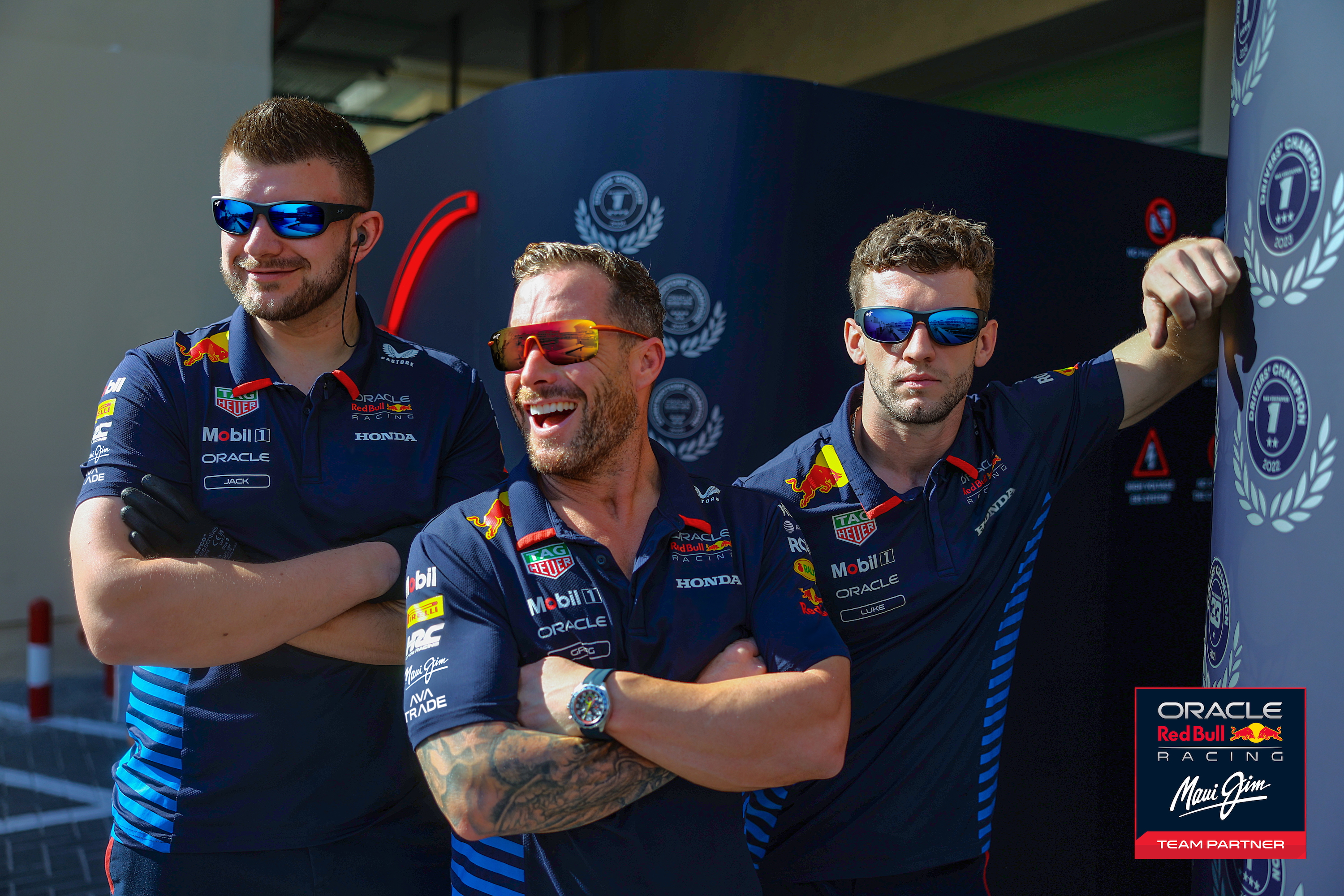 Una imagen promocional que muestra gafas de sol Maui Jim.