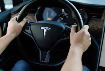 Actualización navideña de Tesla 2025: Grok te guía tus direcciones sin esfuerzo