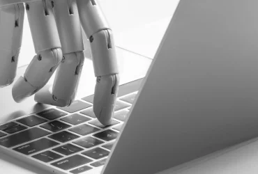 Los planes de los CEOs para aumentar el gasto en IA a pesar de bajos rendimientos: Nuevas ideas de la encuesta