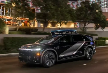 Uber Revive los Taxis Autónomos: Nuevo Robotaxi con Lucid y Nuro
