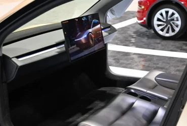 Tesla Cybercab contra Robotaxi: ¿Cuál es la diferencia?