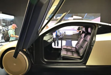 Gerente de Tesla Cybercab se va, alardea de 'impulsar la seguridad'; xAI se retira