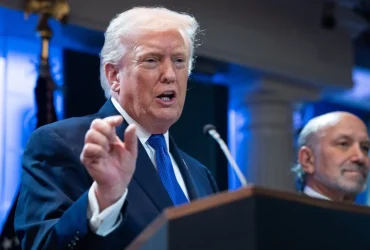 Trump promete un arancel global del 10% a la tecnología tras derrota en el Tribunal Supremo