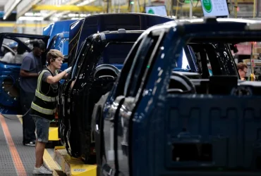 El Pentágono insta a Detroit a convertir fábricas de automóviles en fábricas de armas
