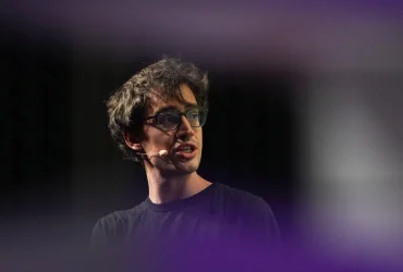 CEO de Mistral: Comentarios del Papa amenazan la carrera de IA de Europa con EE. UU.