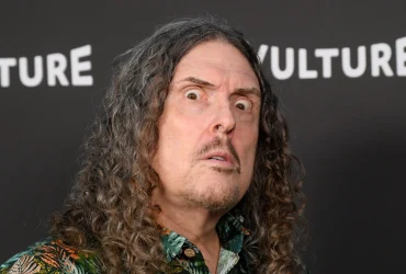 ¿Weird Al: El chico póster de la IA? Explicado "Dare to Be Stupid"